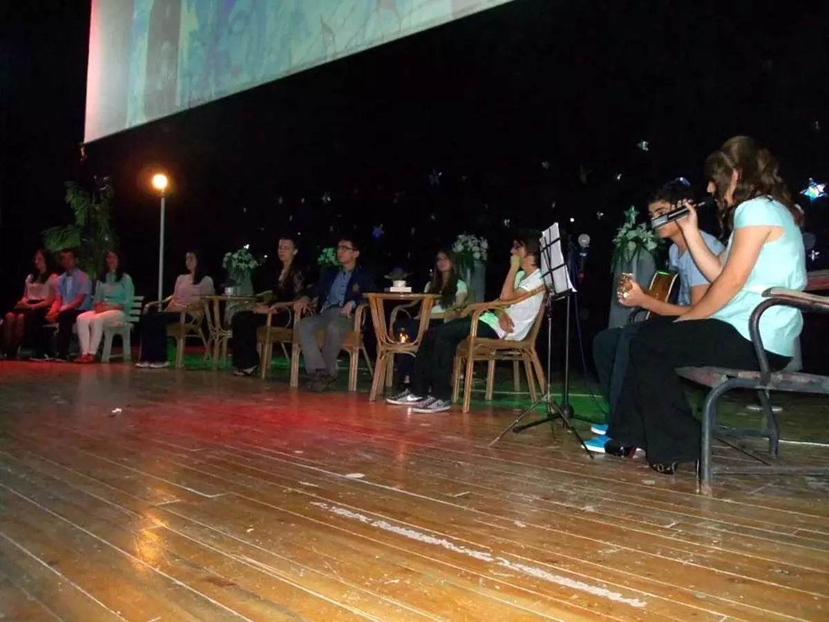 Anadolu Lisesi'nde Şiir Gecesi