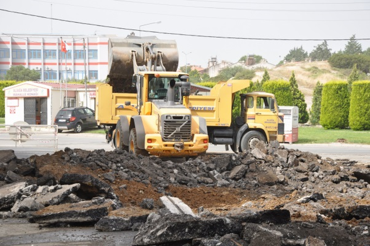 Atatürk Caddesi Yeni Çehresi İçin Gün Sayıyor