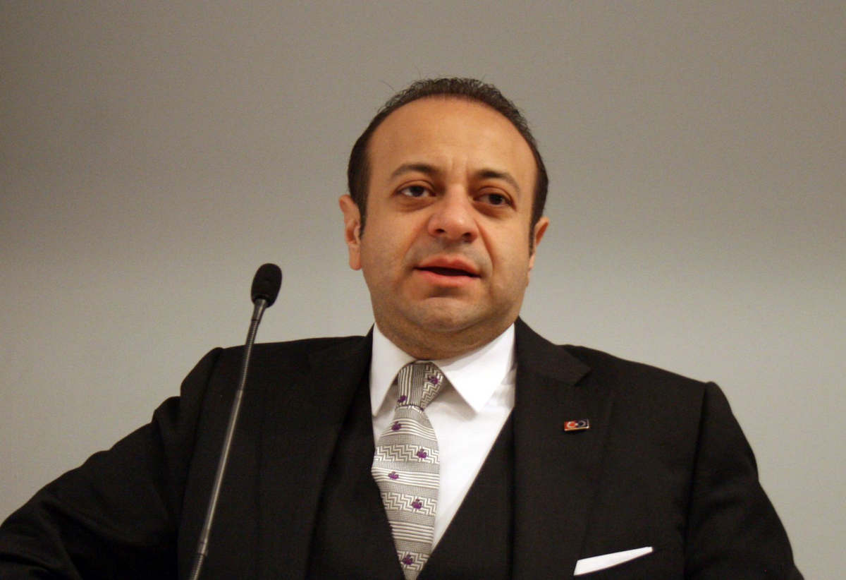 Bakan Bağış\'tan Merkel\'e \'Protesto\' Göndermesi