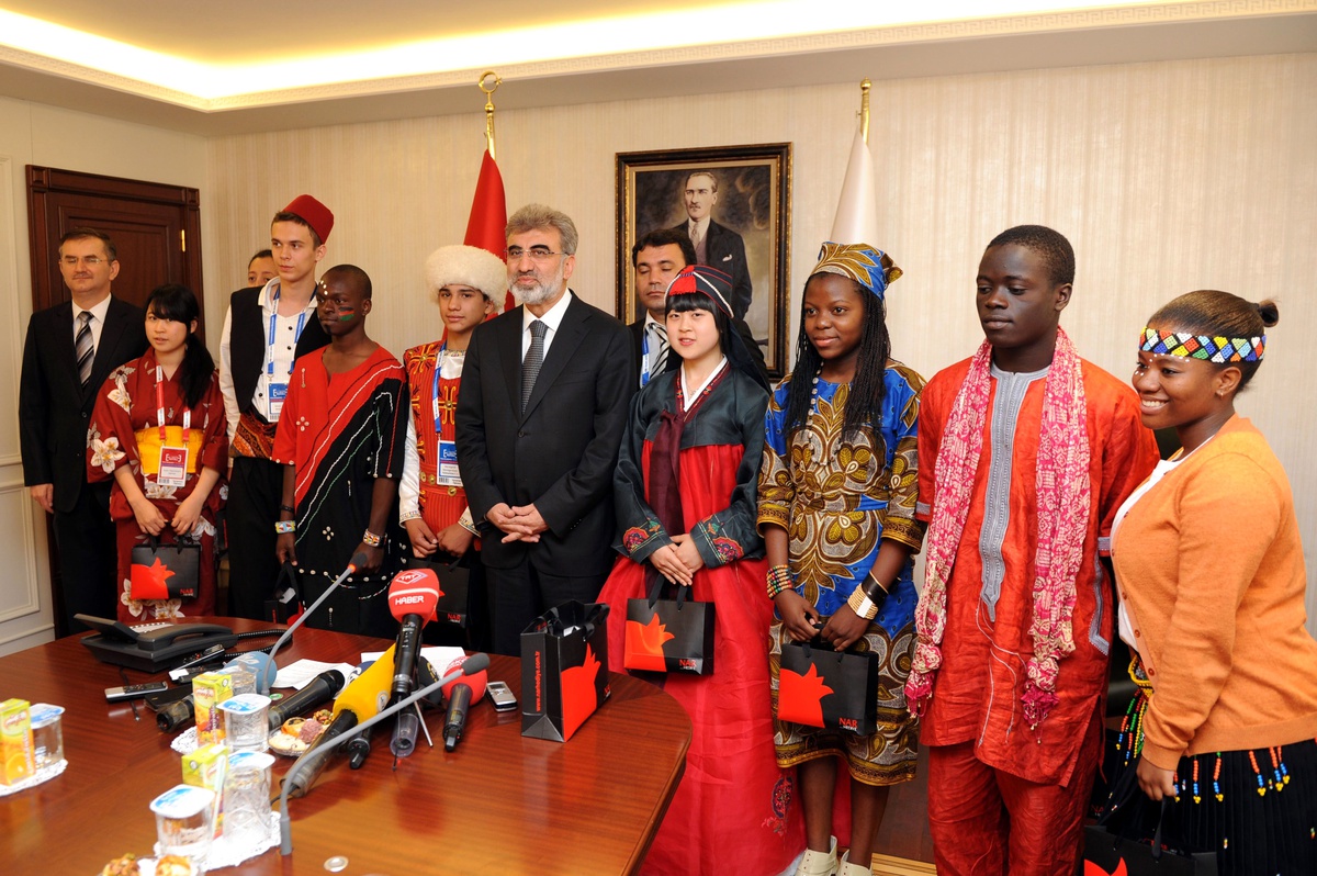 Bakan Yıldız, Türkçe Olimpiyatları İçin Ankara\'ya Gelen Öğrencileri Kabul Etti