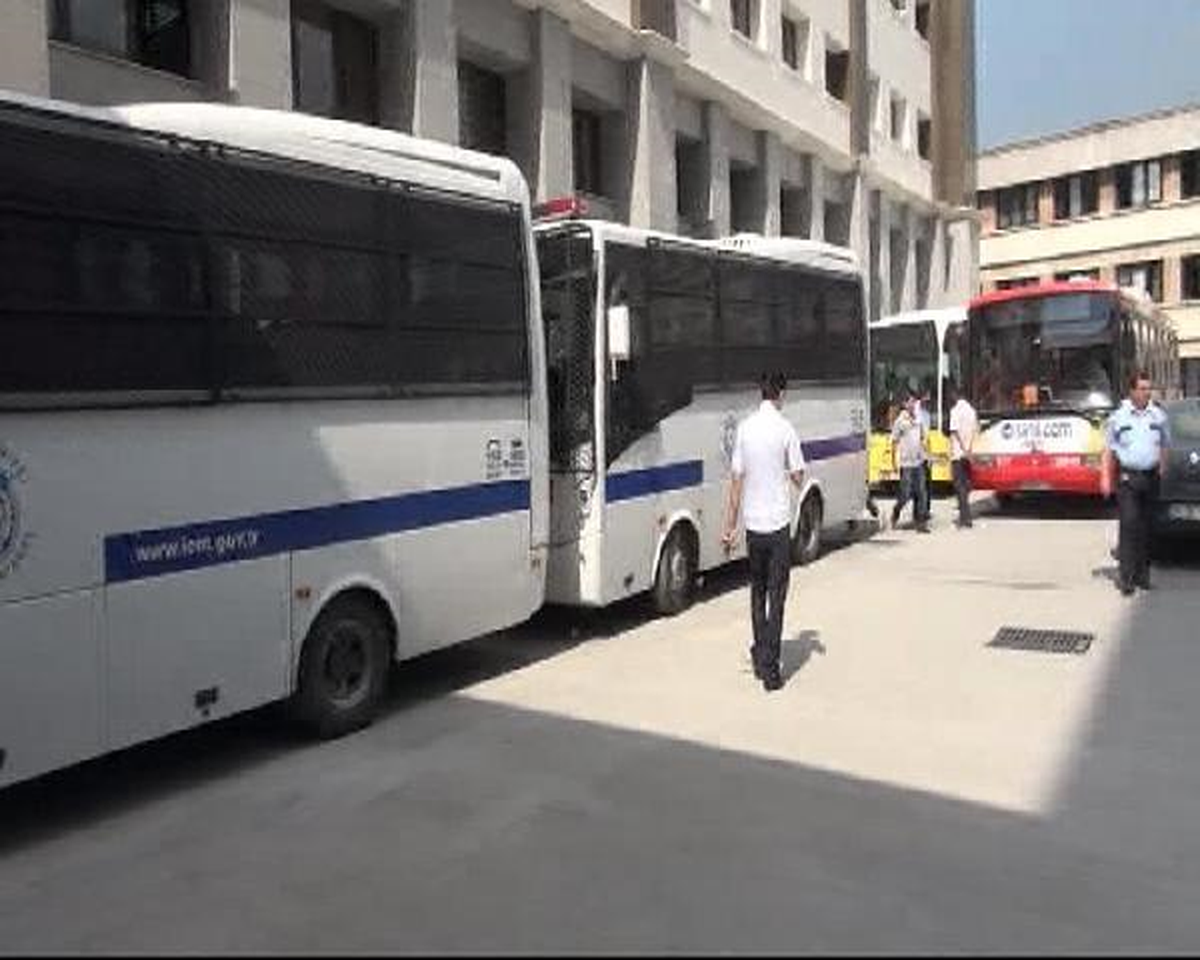 Beşiktaş\'ta Dün Gece 76 Kişi Gözaltına Alındı
