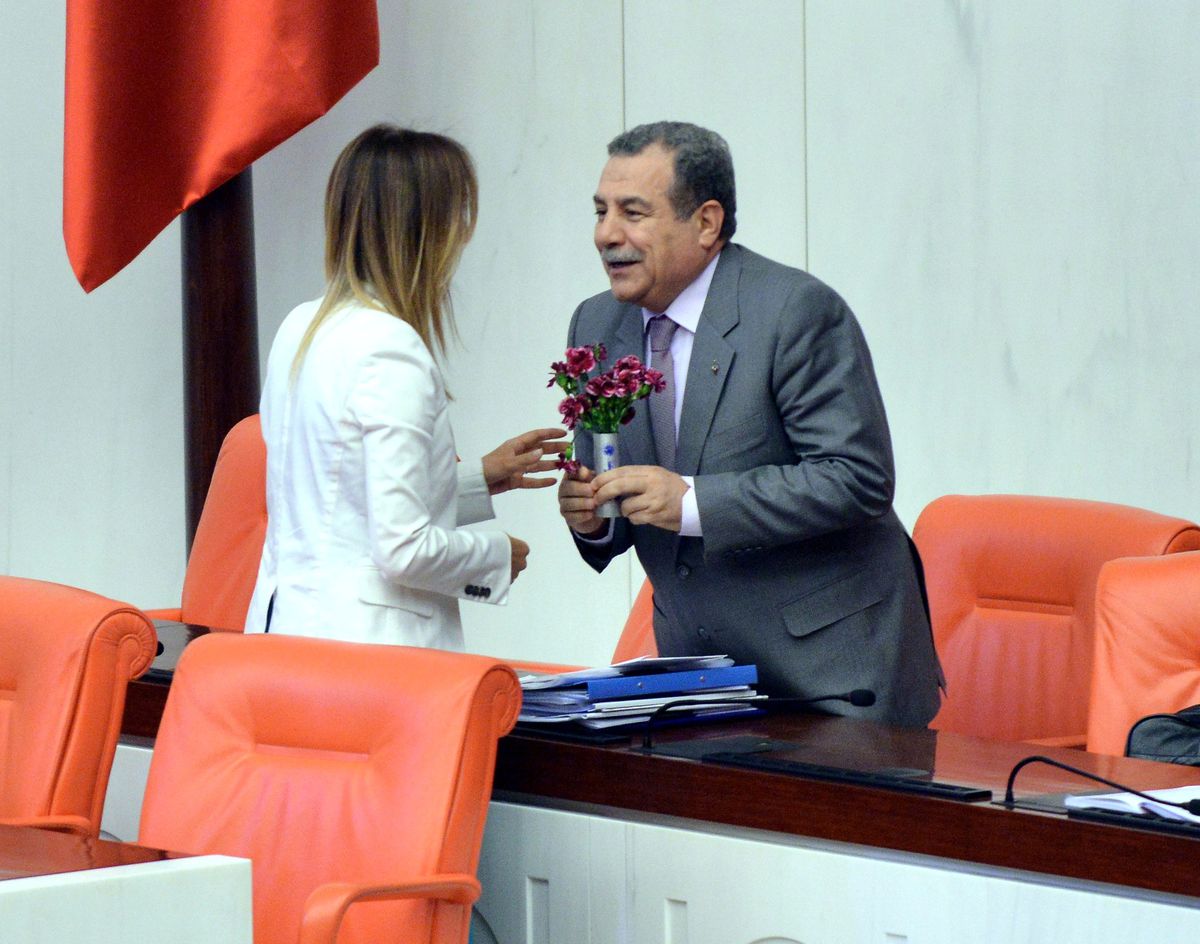 CHP\'li Vekilden İçişleri Bakanı Güler\'e İlginç Hediye