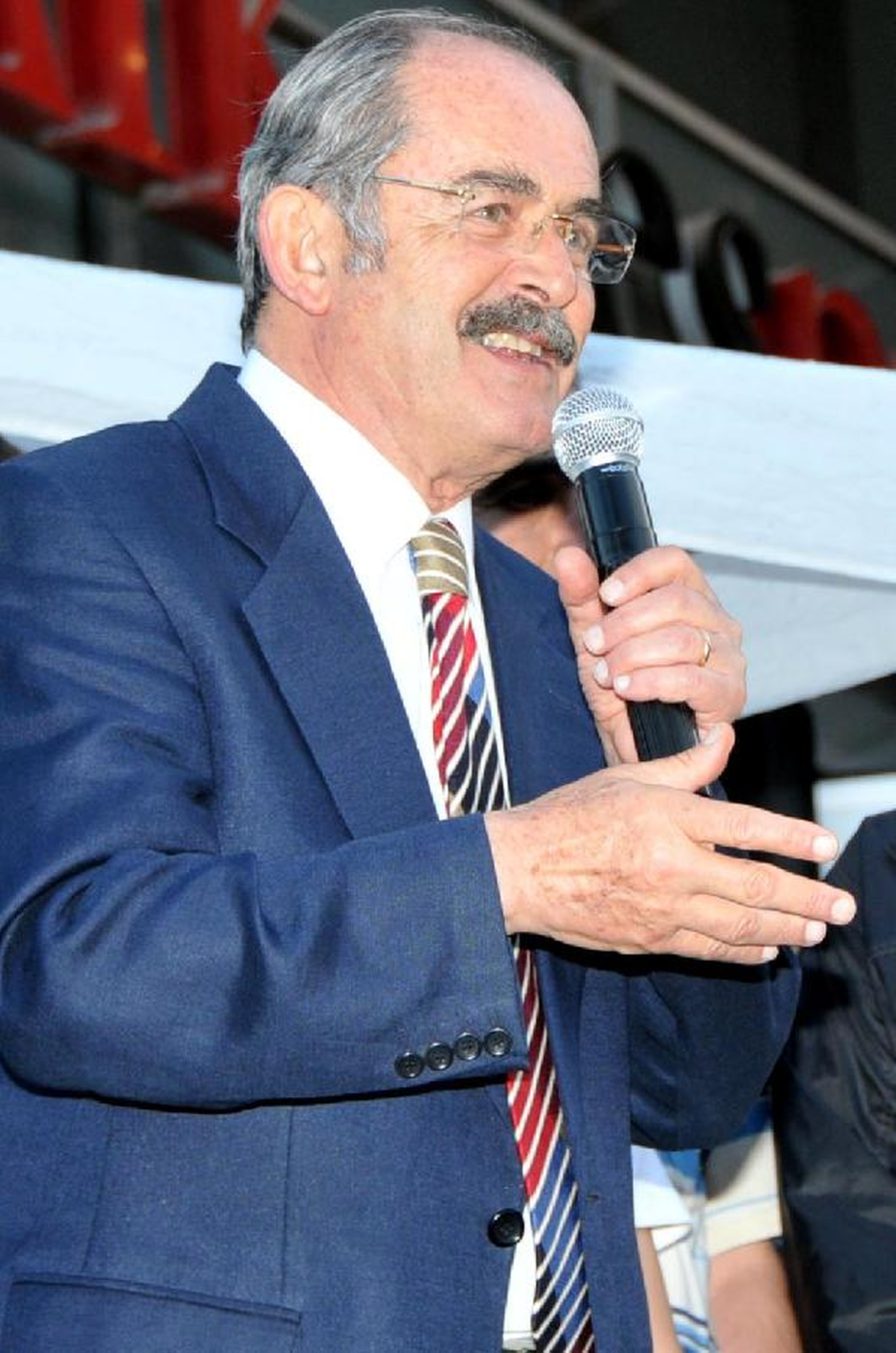 Eskişehir\'de Eylemciler Çadır, Koltuk ve Kanepe ile Yol Kapattı (2)
