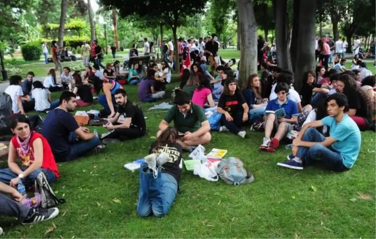 \'Gezi Parkı\' Göstericilerinden Molotof Kokteyli