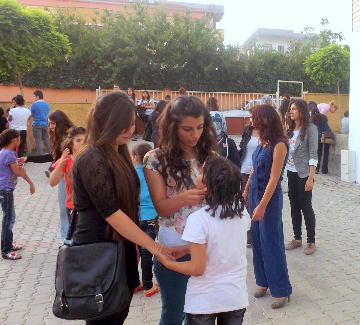 HKÜ Öğrencilerinden Çocuklara Unutulmaz Bir Gün