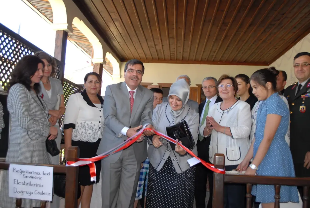 Kardeşçe Kadınlar ve El Emeği Derneği Hünerlerini Sergiledi