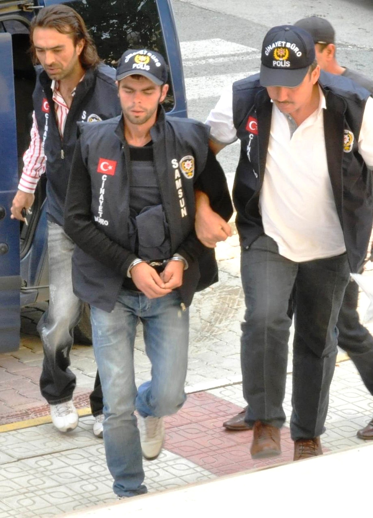 Komşusunu Öldüren Gencin Yargılanmasına Başlandı