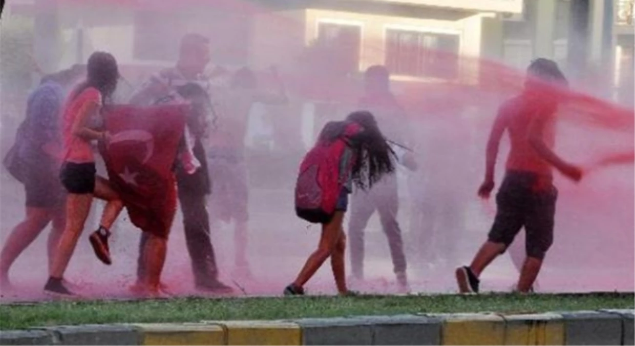 Lise Öğrencilerine Kırmızı Su