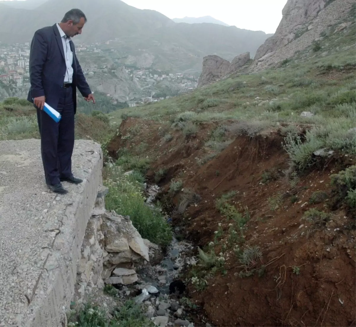 Okula Ait Foseptik Çukuru 6 Yıldır Onarılmayı Bekliyor