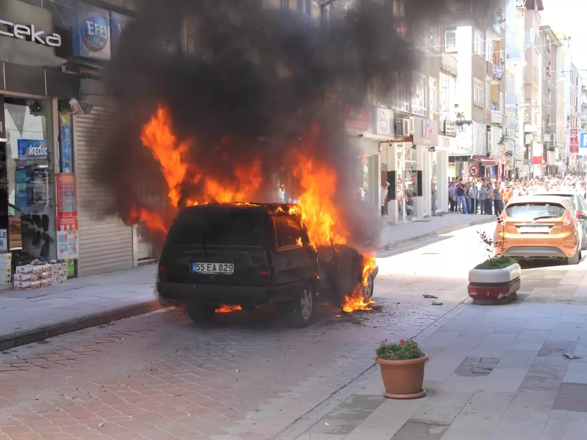 Seyir Halindeki Otomobil Cayır Cayır Yandı