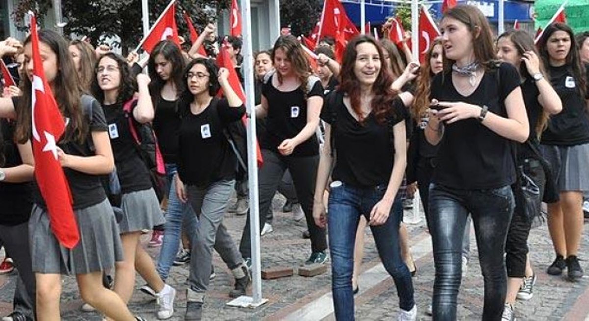 Siyah Giyen Öğrenciler Sınava Alınmadı!