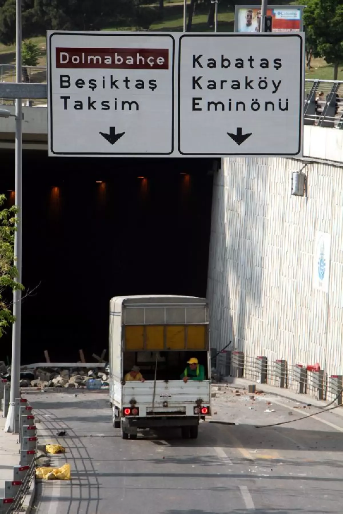 Taksim\'e Çıkan Yollar Kapalı