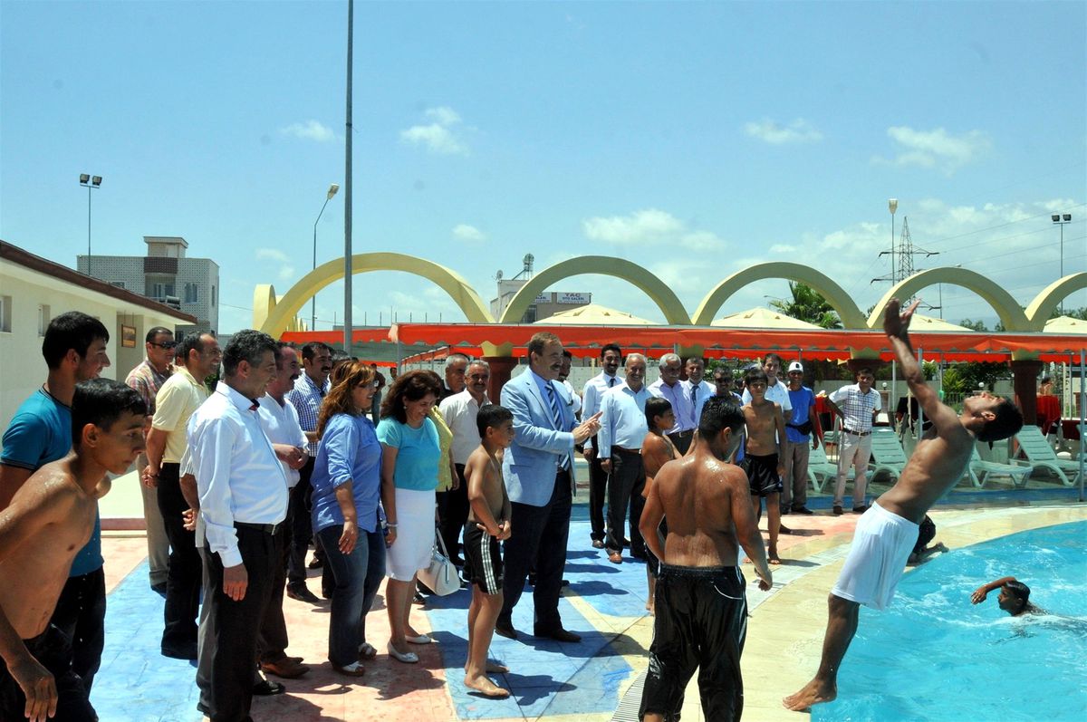 Akdeniz\'de Yüzme Havuzları Açıldı