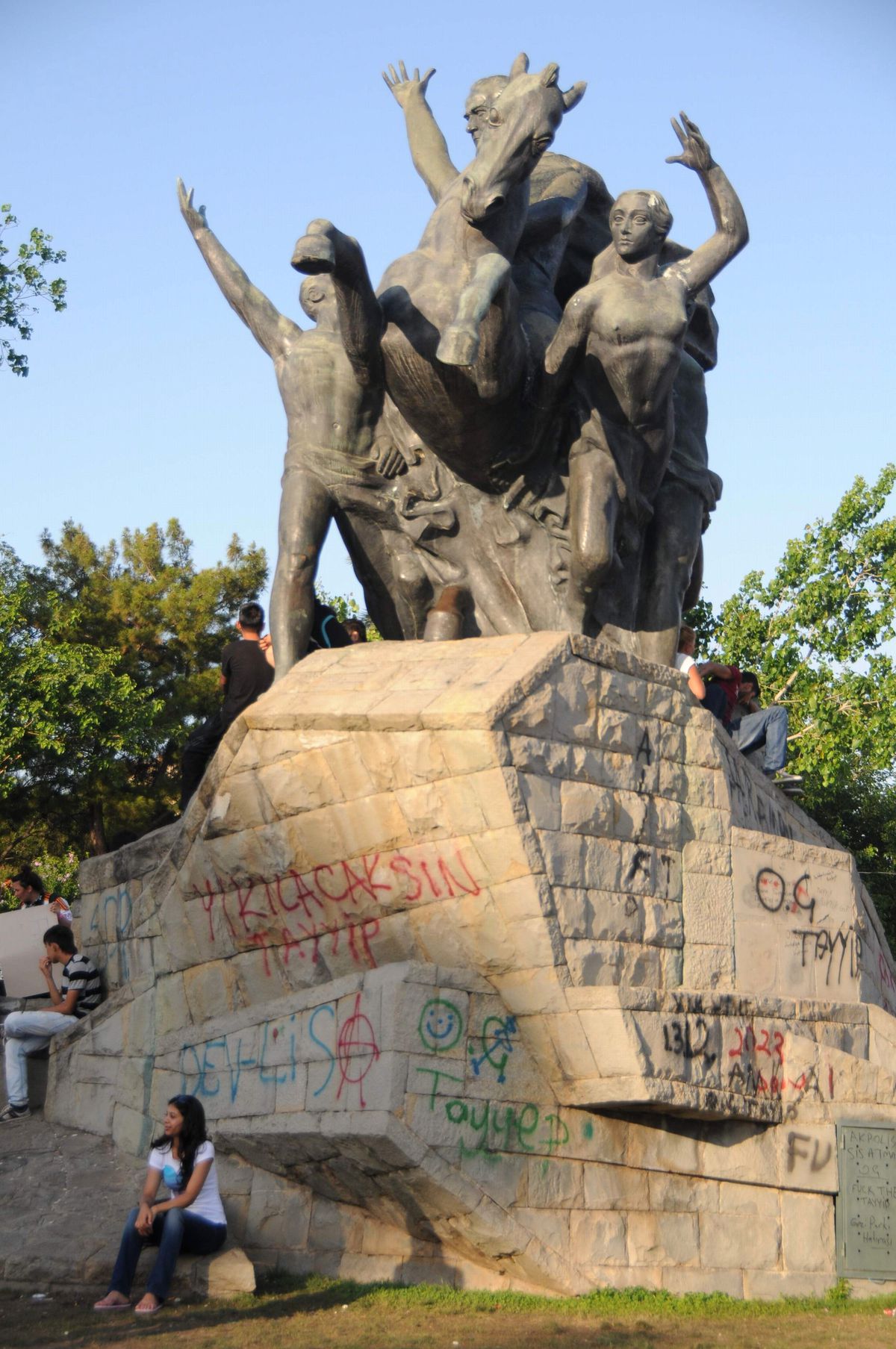 Antalya\'da Taksim Gezi Parkı\'na Destek Eylemleri