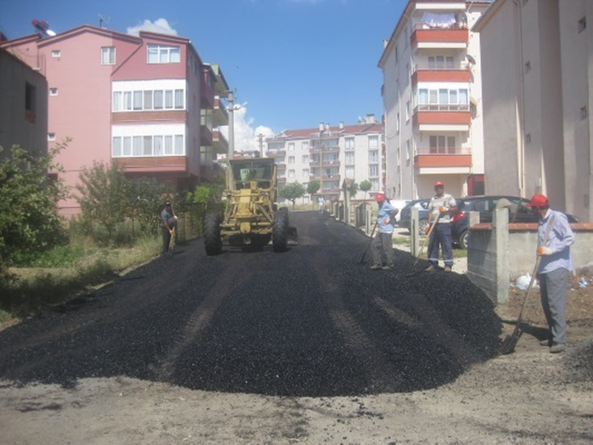 Aşağı Zaferiye Mahallesi\'nde Asfalt Çalışması Devam Ediyor