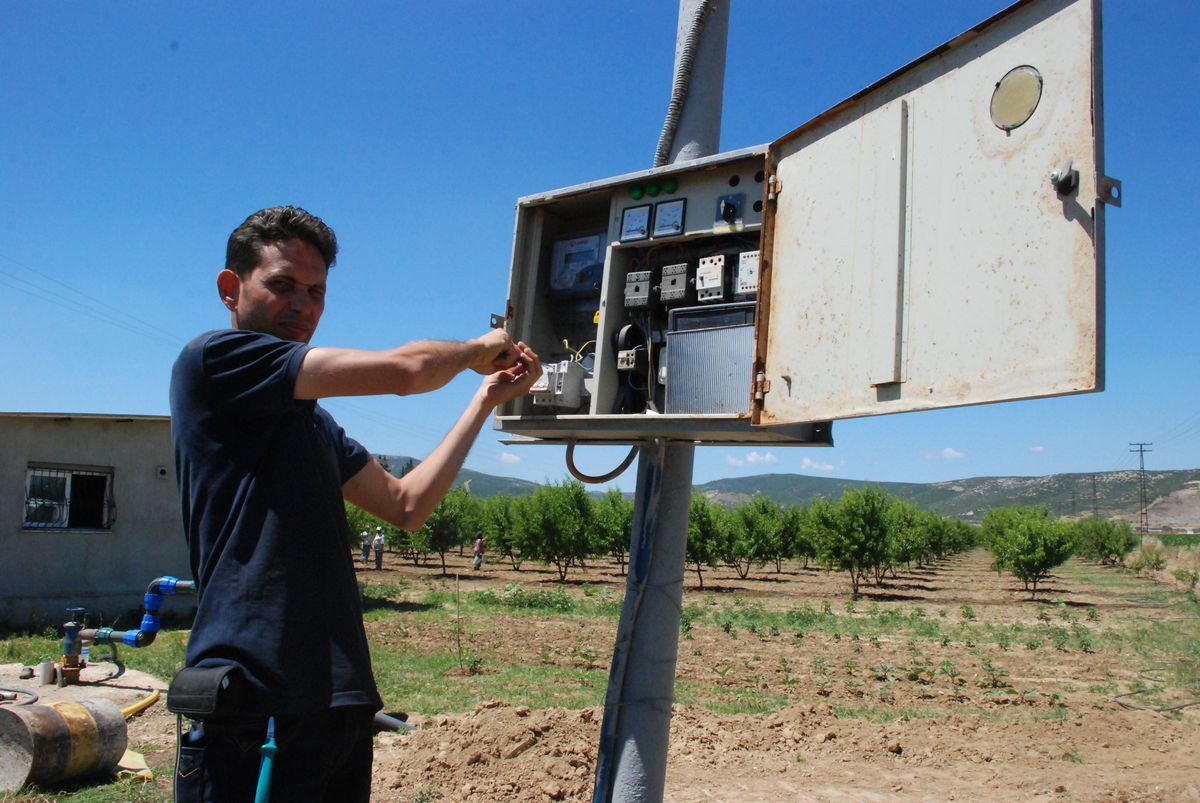 Borcunu Ödemeyen Çiftçinin Elektriği Kesiliyor