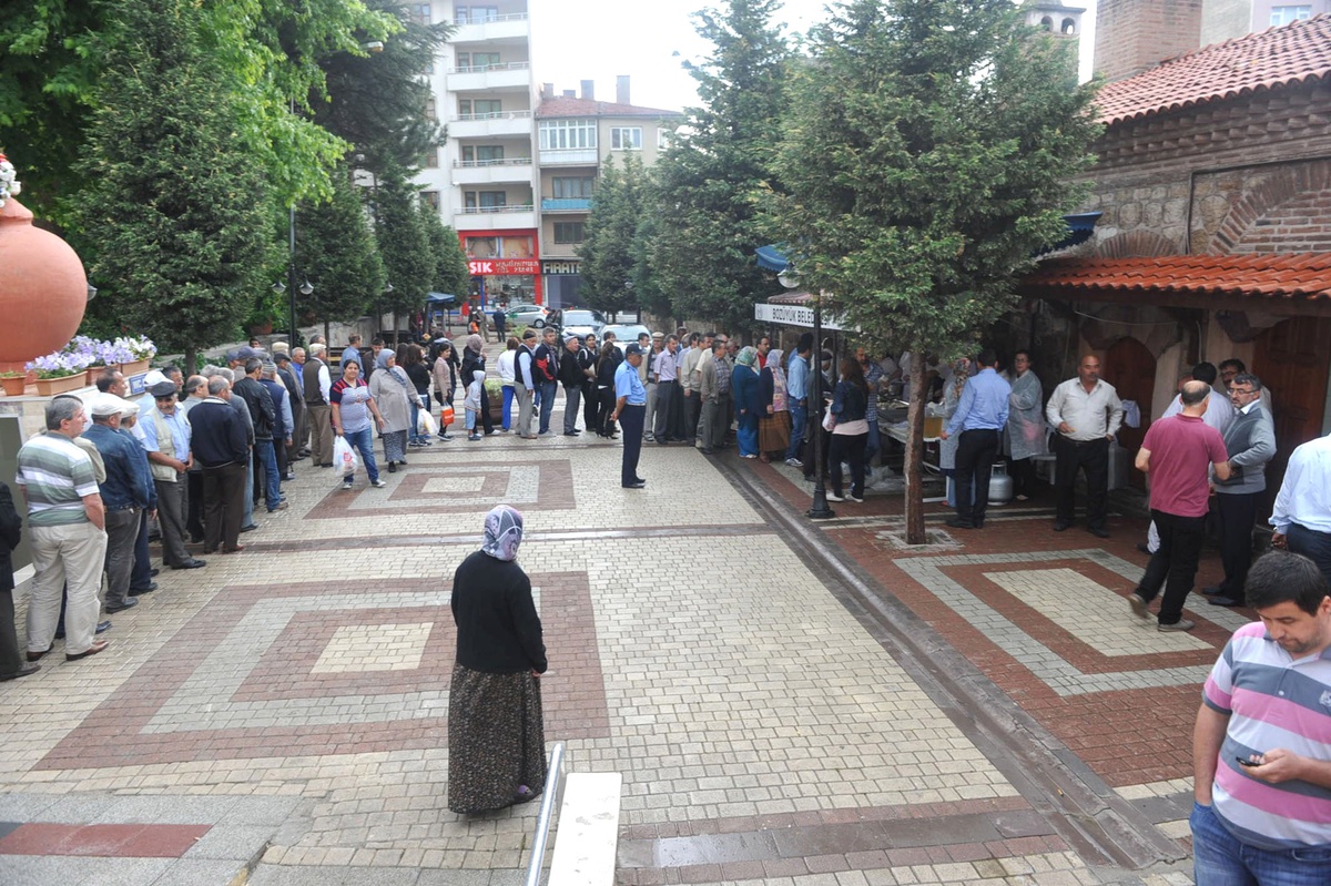 Bozüyük Belediyesi Lokma Geleneği Bozulmadı