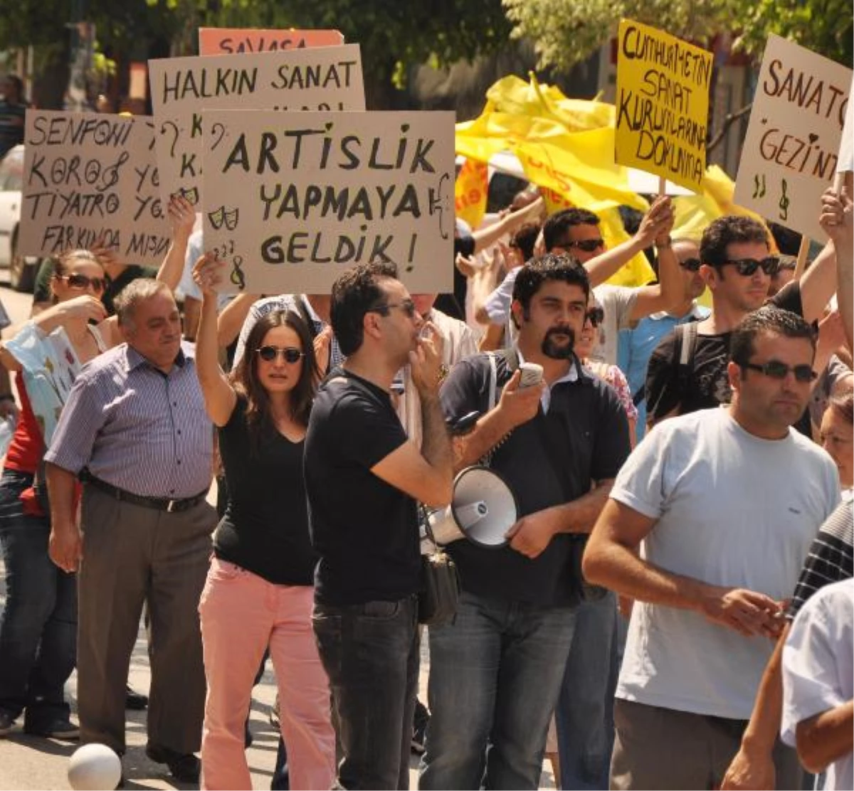 KESK Üyelerinden Gezi Parkı\'na Destek Eylemi