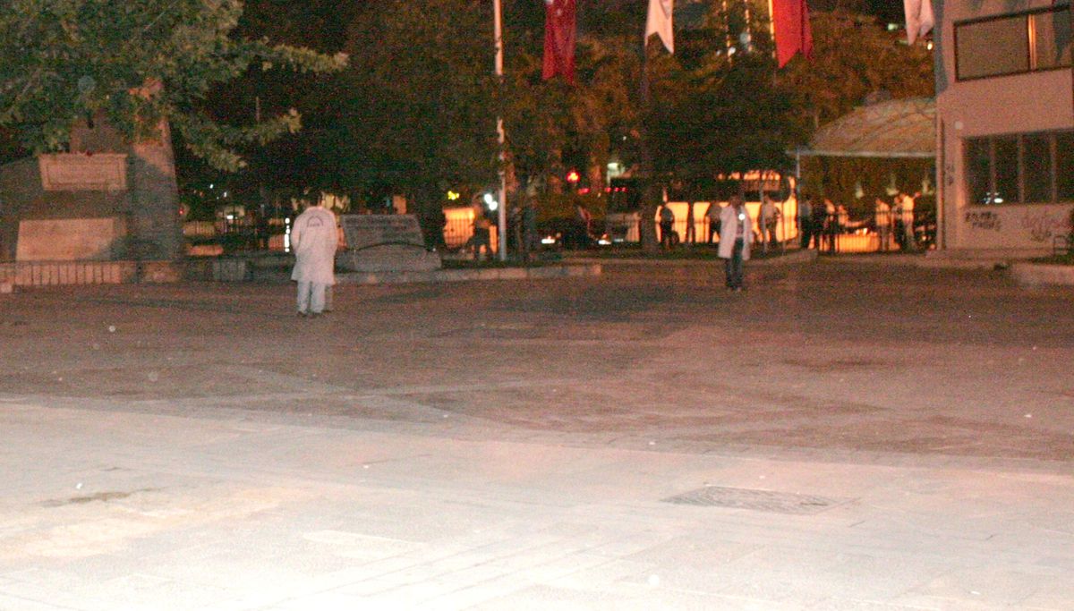 Denizli\'de Eylemde Bomba Paniği
