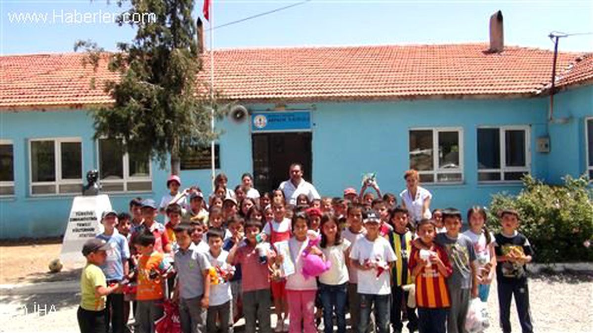 Fethiye Belediyesi Köy Okullarına Kitap ve Oyuncak Dağıtıyor