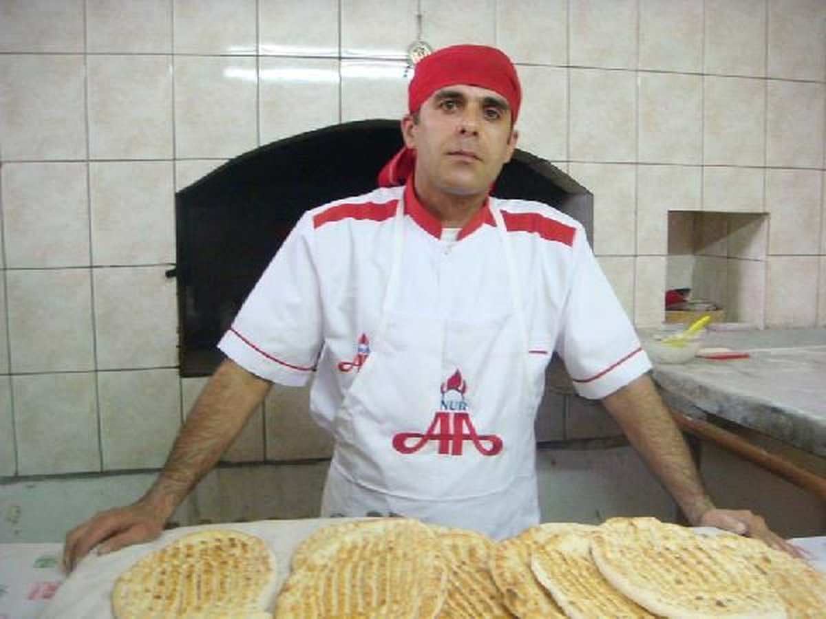 Fırıncı, Roman Yazdı