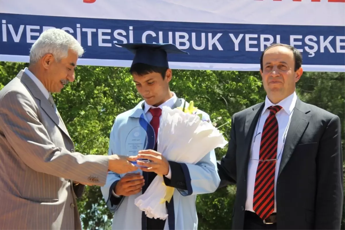 Gazi Üniversitesi Çubuk Meslek Yüksek Okulu\'nda Öğrencilerin Mezuniyet Sevinci