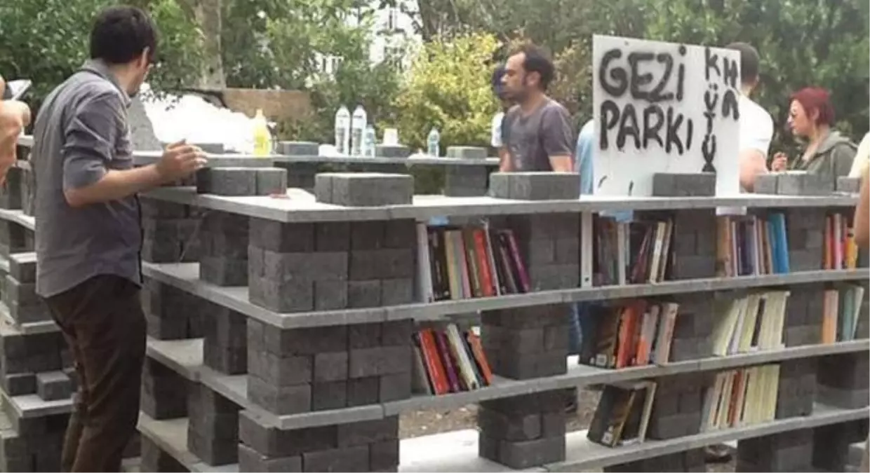 Gezi Parkı\'na Kitap Desteği