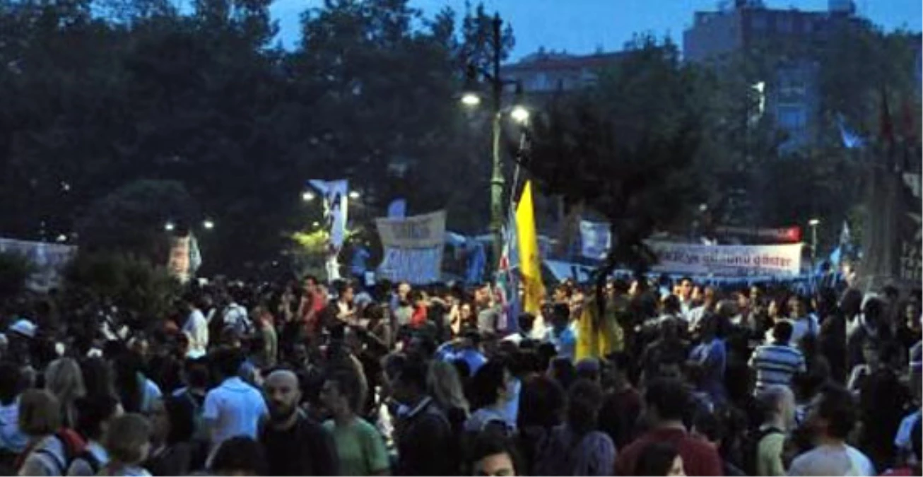 Gezi Parkı\'nda Uyarılara Rağmen Alkol Tükettiler