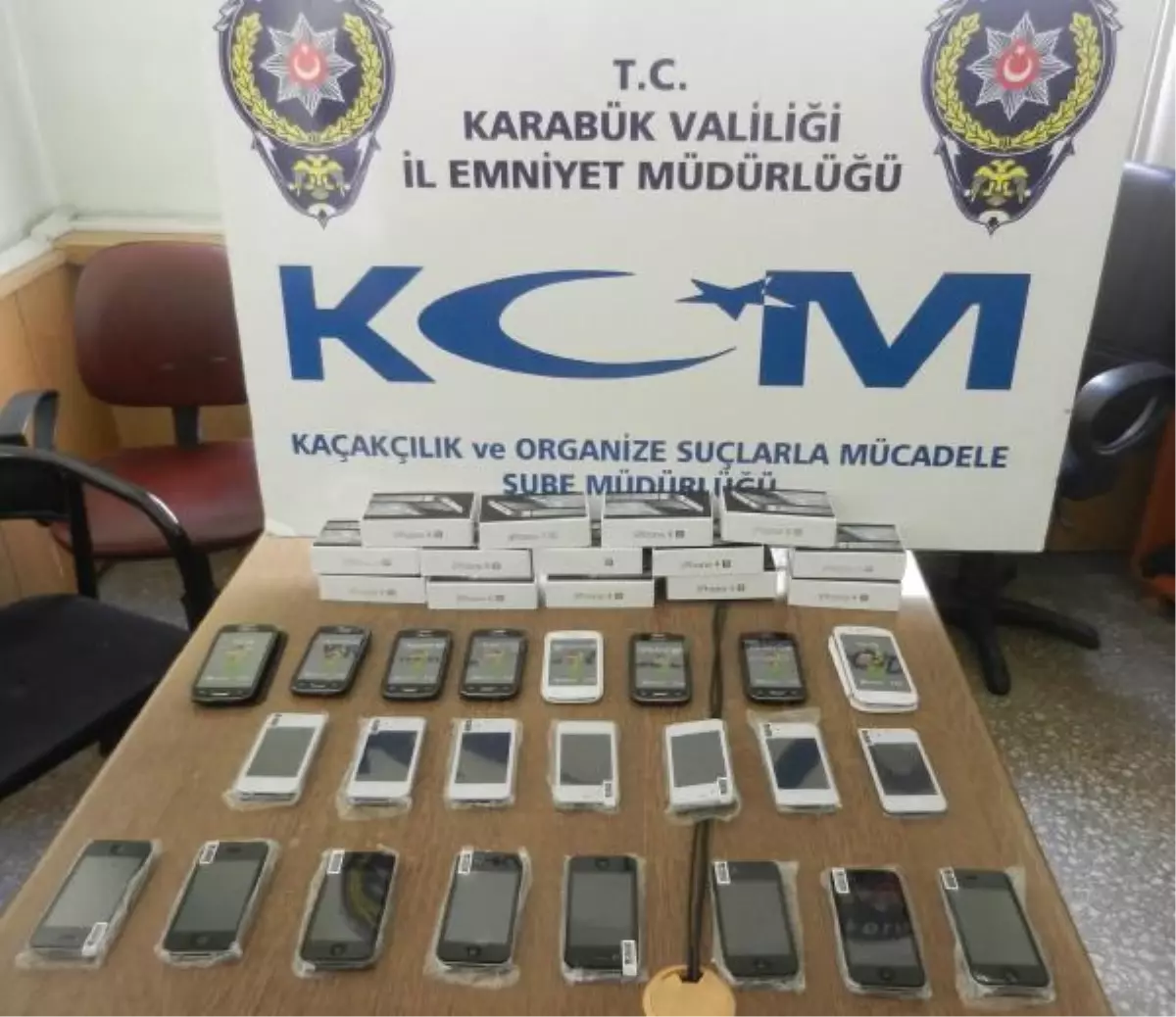 Karabük\'te Kaçak Cep Telefonu ve Sigara Operasyonu