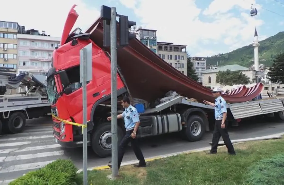 Karadeniz Sahil Yolu\'nda Kaza