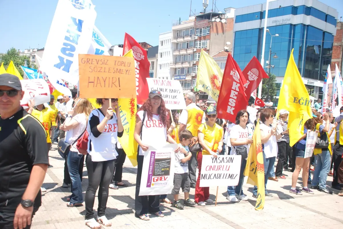 Kesk Eyleminde Polisle Eylemciler Arasında Pankart Gerginliği