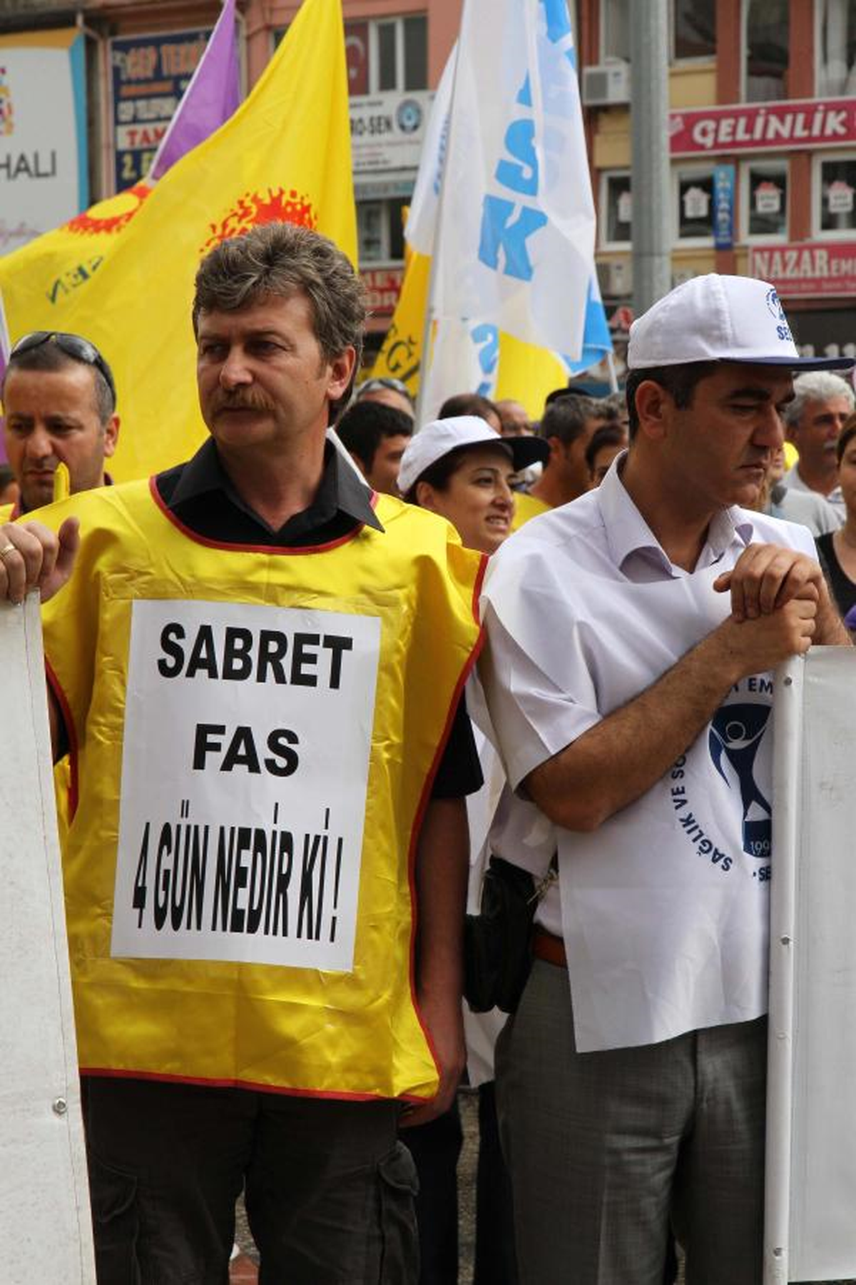 Kesk\'in Uyarı Eylemine Balıkesir\'de Sendikalardan Destek