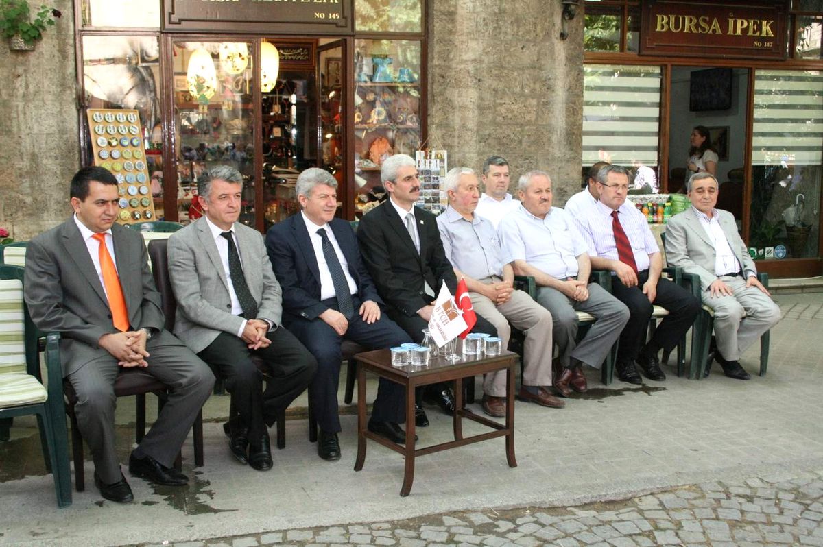 Öğrenciler Bursa\'nın Tarihini Gezerek Görerek Öğreniyor