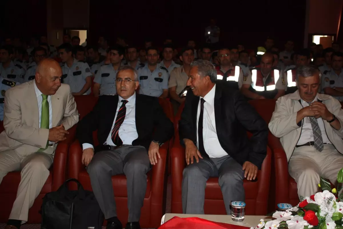 Polis ve Jandarmaya Ulaşım ve Trafik Psikolojisi Konferansı