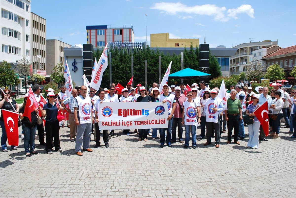 Salihli\'de Protesto Gösterileri Devam Ediyor