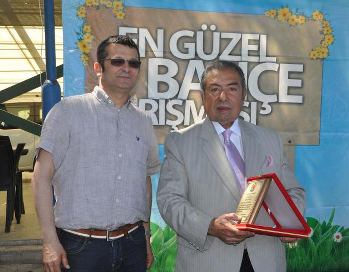 Samsun\'da En Güzel Bahçe Sahiplerine Plaket