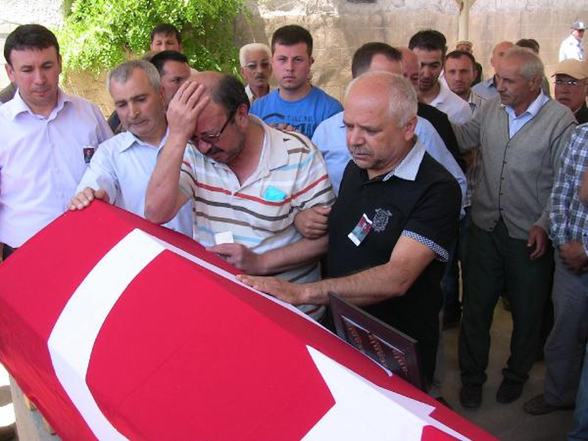 Silah Kazasında Ölen Asker Toprağa Verildi
