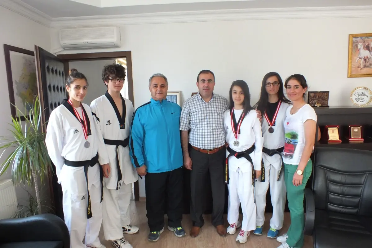 Taekwondoculardan Ünlüer\'e Ziyaret