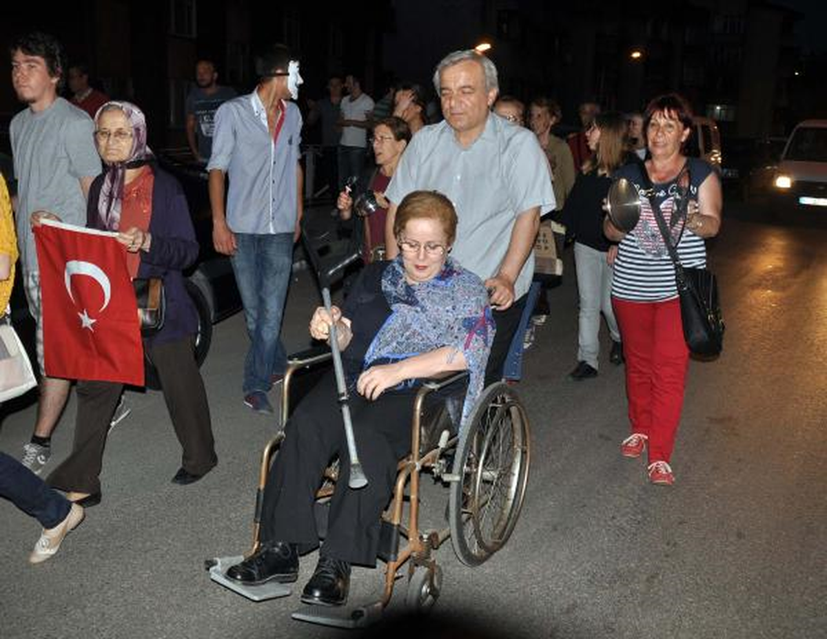Zonguldak\'ta Gezi Parkı Eylemlerine Destek Yürüşü
