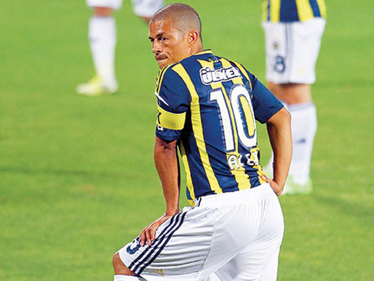 Alex: O İşe Yaramayan Bir Teknik Direktördü