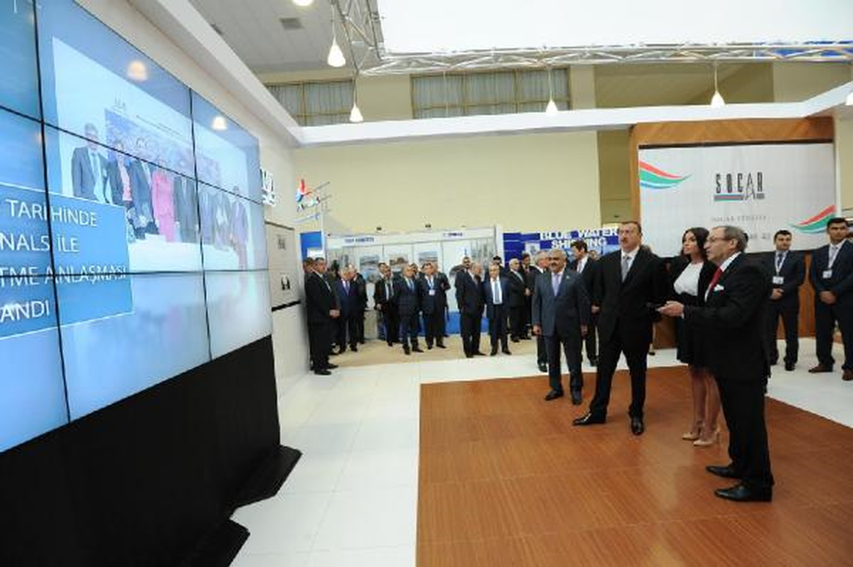 Aliyev, Bakü\'deki Fuarda Socar Standını Ziyaret Etti