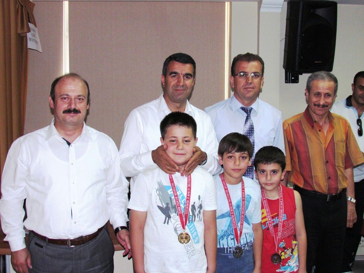 Badminton Turnuvasında Madalyalar Verildi