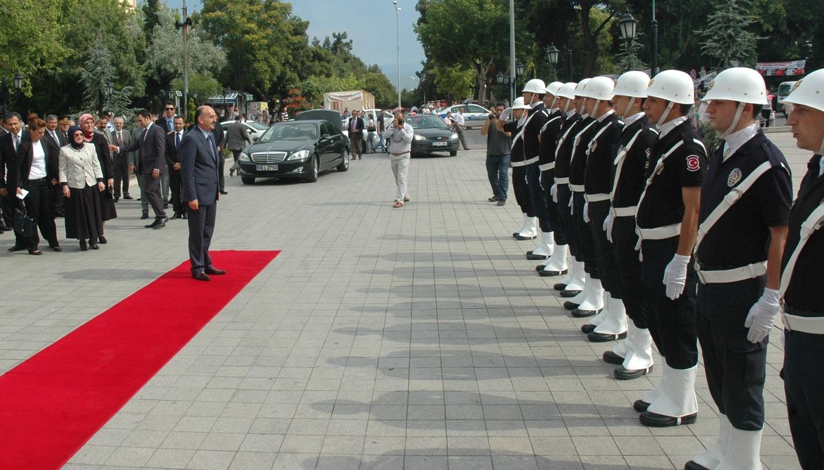 Bakan Müezzinoğlu Sağduyu Çağrısında Bulundu