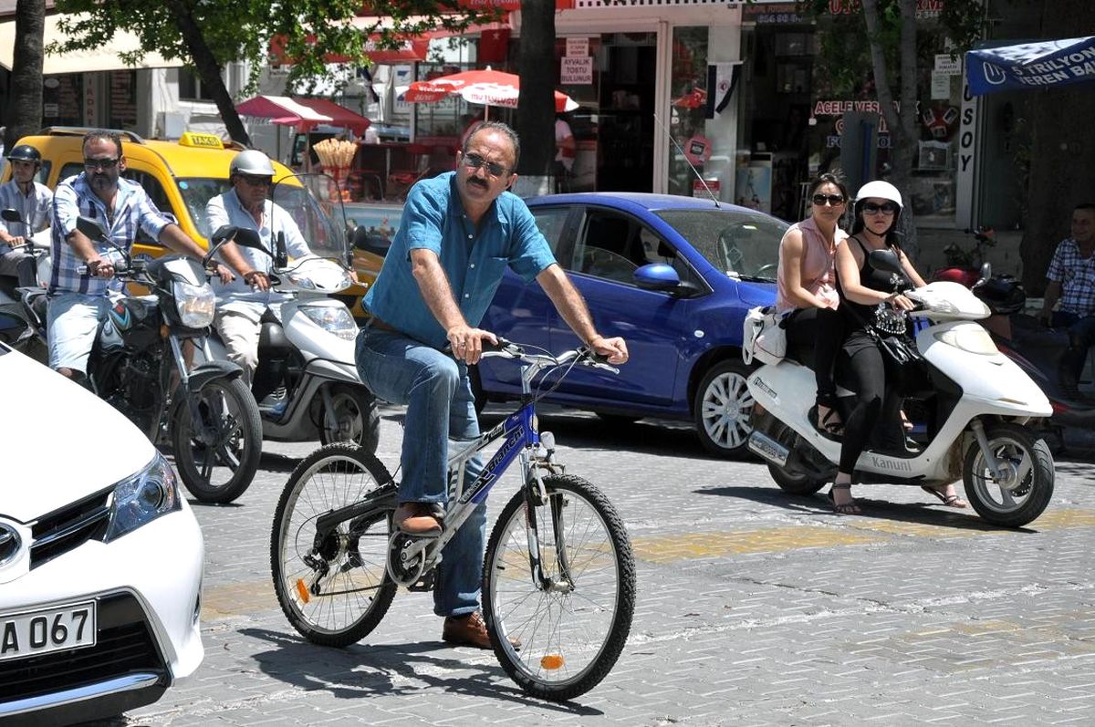 Başkan Bisikletiyle Yollarda