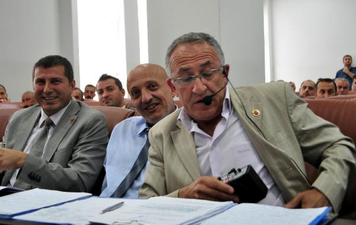 Belediye Meclis Toplantısında Hoparlörlü Tartışma
