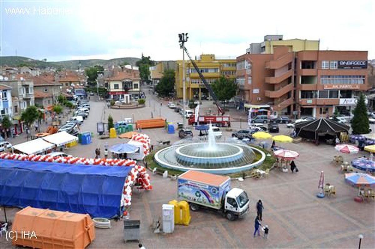 Cumhuriyet Meydanı Karanlıktan Kurtuluyor