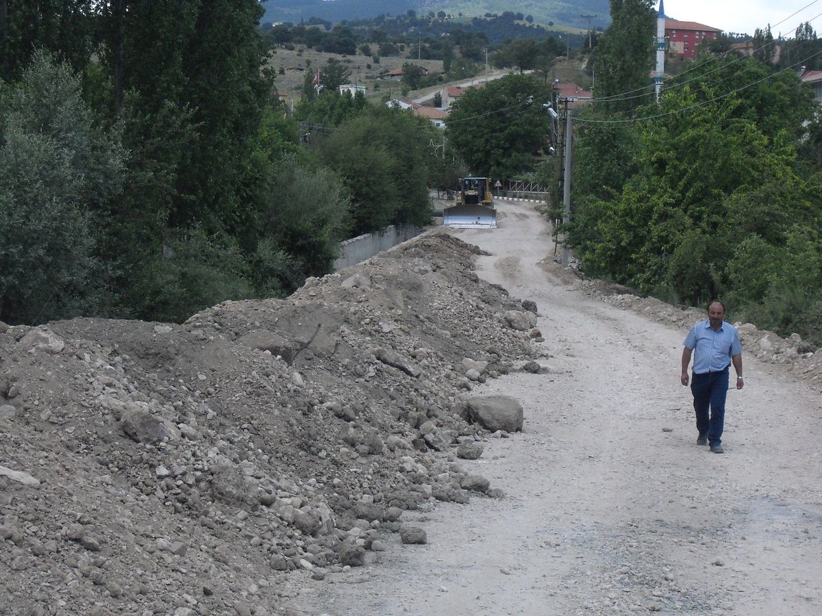 Dereköy-Şeyhler Yolunda Genişletme ve Dolgu Çalışması