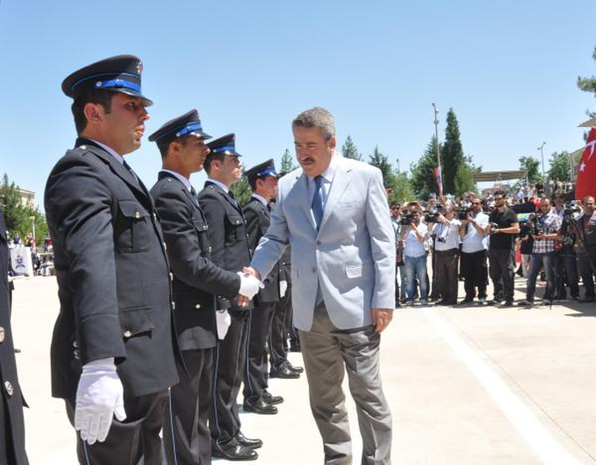 Diyarbakır\'da 422 Polis Adayı Mezun Oldu