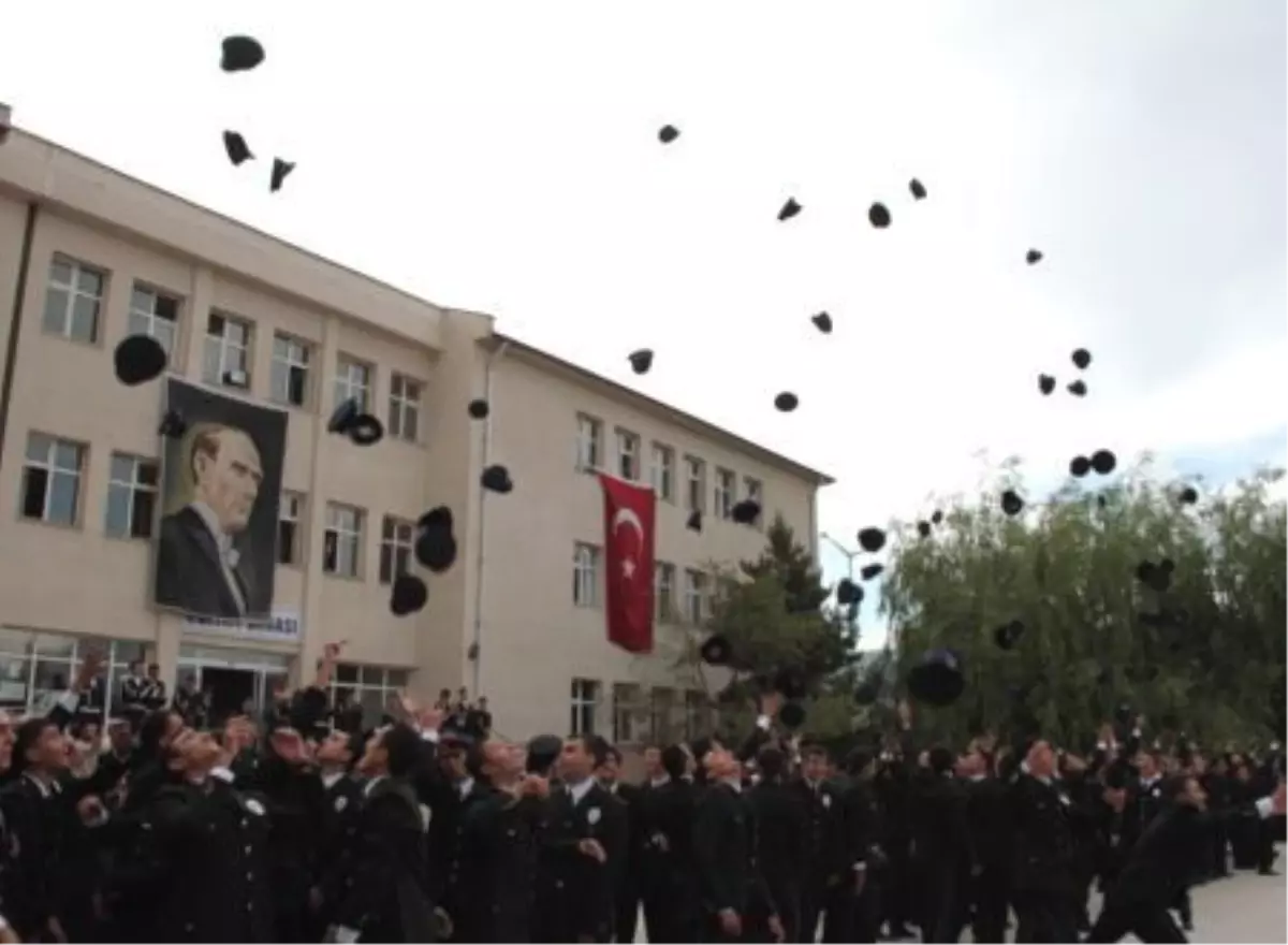 Erzincan'da Pmyo'da Mezuniyet Töreni
