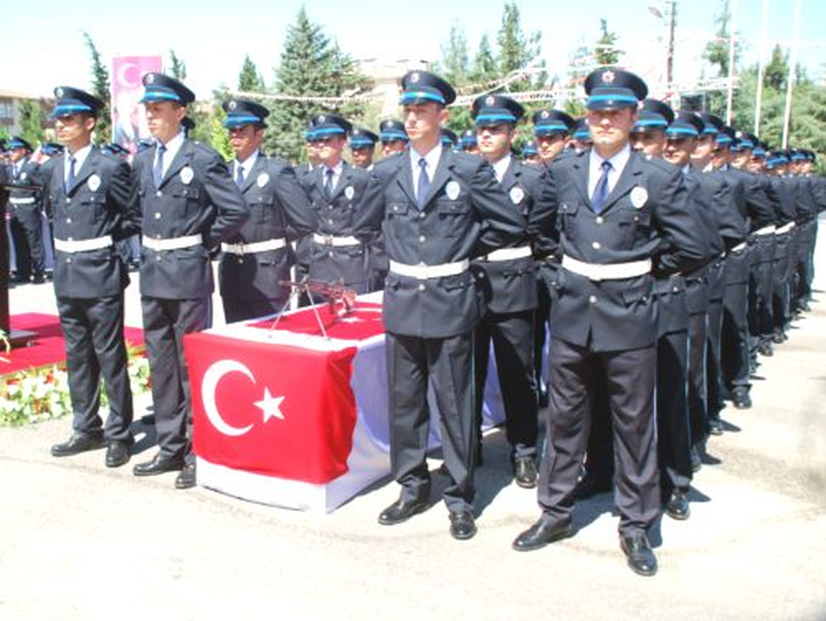 Gaziantep Pmyo\'da Mezuniyet Sevinci
